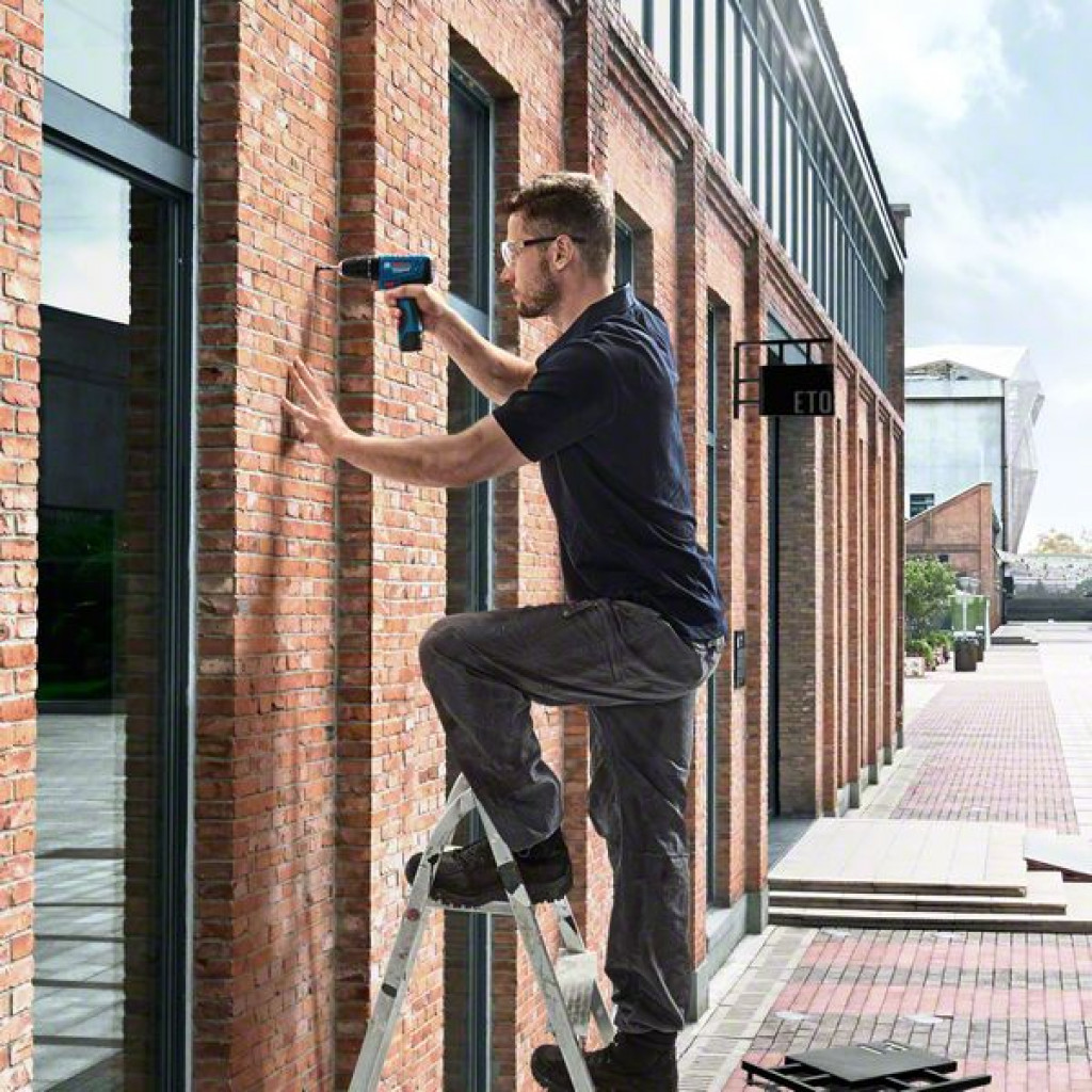 Акумулаторен ударно-пробивен винтоверт BOSCH GSB 120-LI
